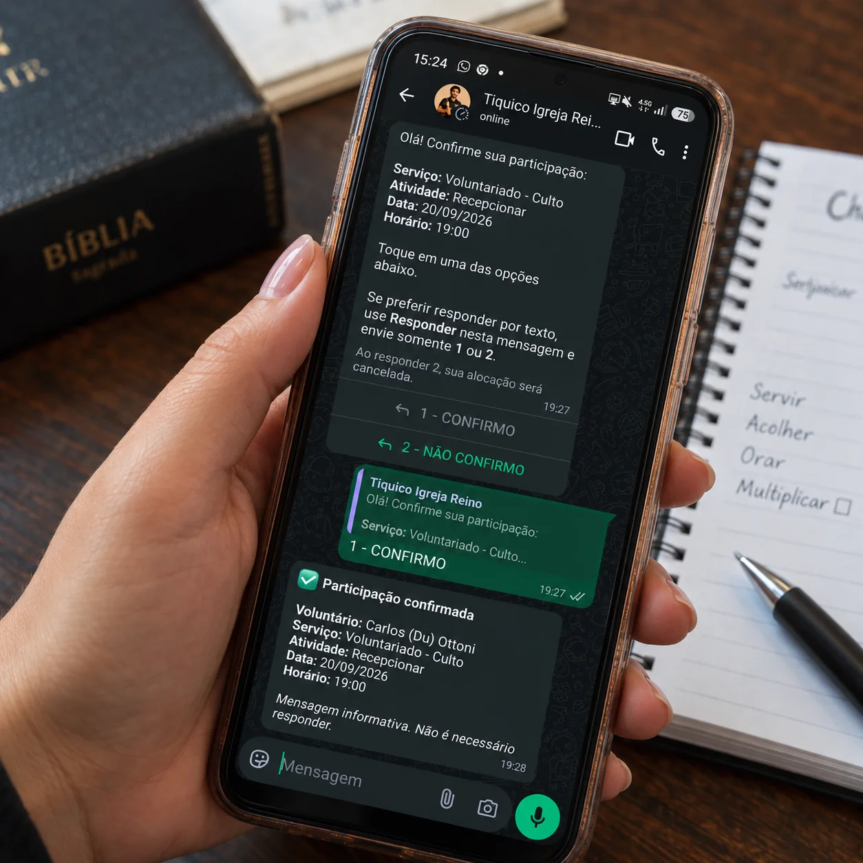 Celular exibindo uma conversa sobre escala de serviço no WhatsApp, em imagem ilustrativa.